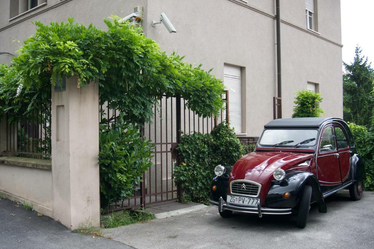 Embassy Row Bnb Zagreb Bagian luar foto